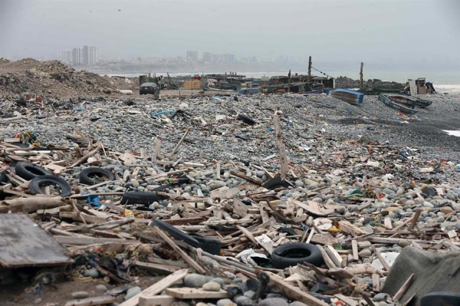   M&aacute;s de 5.5 millones de personas fallecen prematuramente cada a&ntilde;o por la contaminaci&oacute;n del aire. (Foto: Efe)