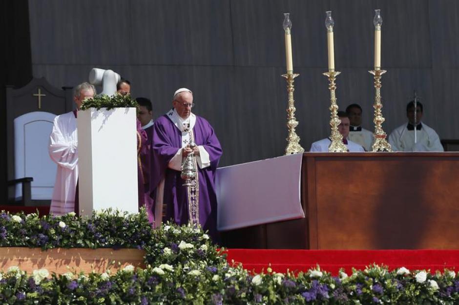 El papa Francisco llegó a Ecatepec, uno de los municipios más peligrosos de México. (Foto: EFE)