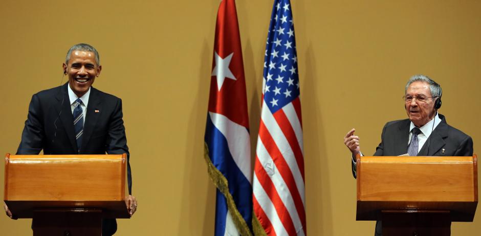 Obama junto a Ra&uacute;l Castro en una conferencia de prensa en el Palacio de la Revoluci&oacute;n en La Habana. (Foto: EFE)