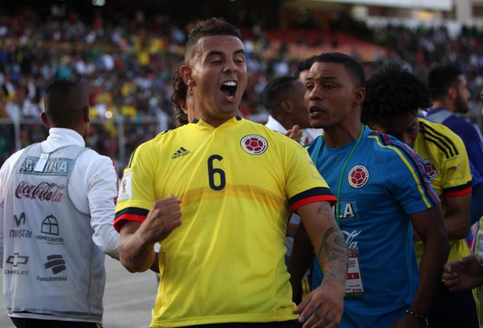 Edwin Cardona de Colombia celebra la anotación de un gol ante Bolivia. (Foto: EFE)