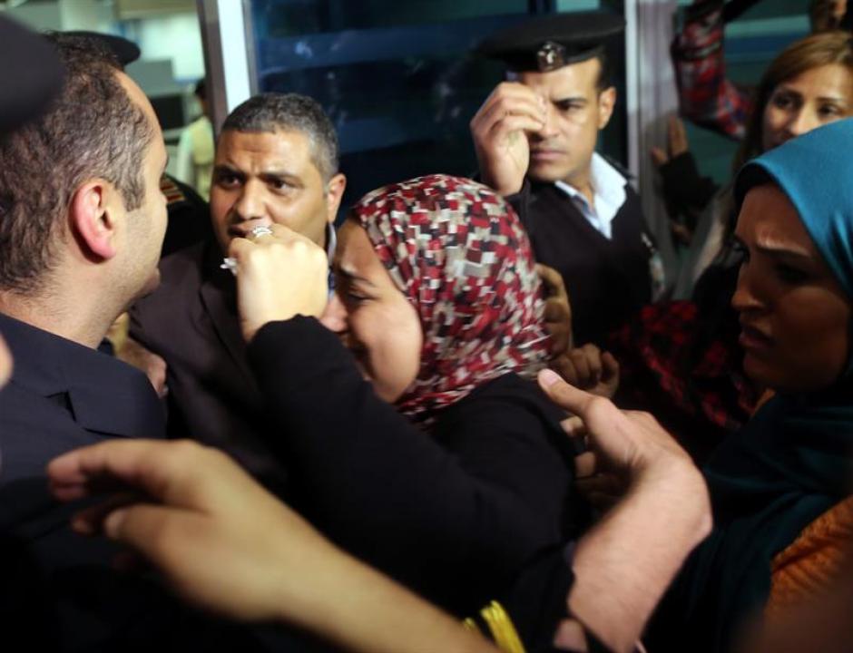 Los pasajeros del avi&oacute;n secuestrado regresaron a El Cairo. (Foto: EFE)&nbsp;