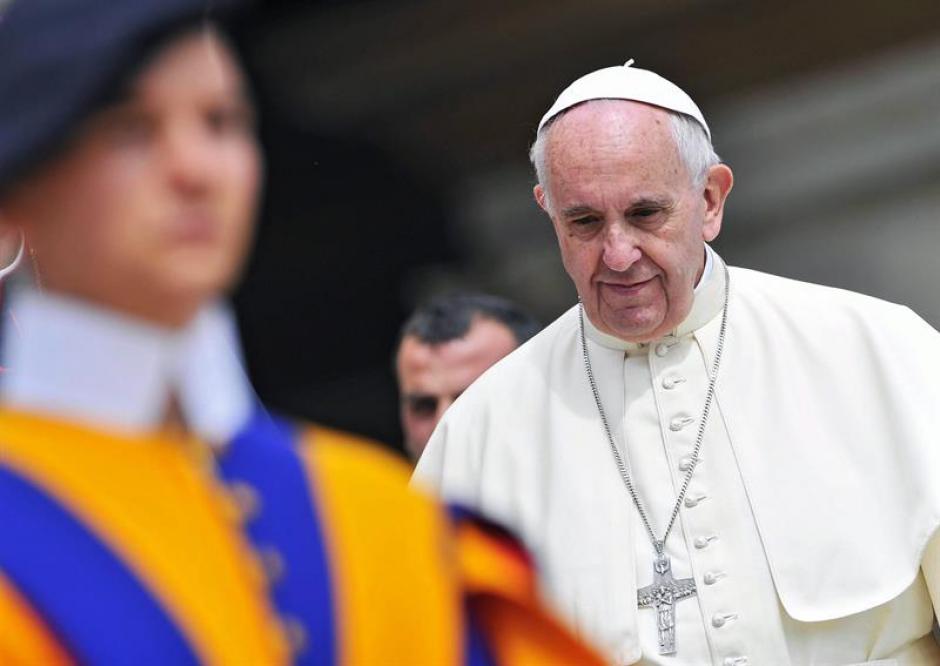 El papa Francisco anunci&oacute; hoy su intenci&oacute;n de crear una comisi&oacute;n que estudie la posibilidad de que tambi&eacute;n las mujeres puedan ser diaconisas. (Foto: Efe)