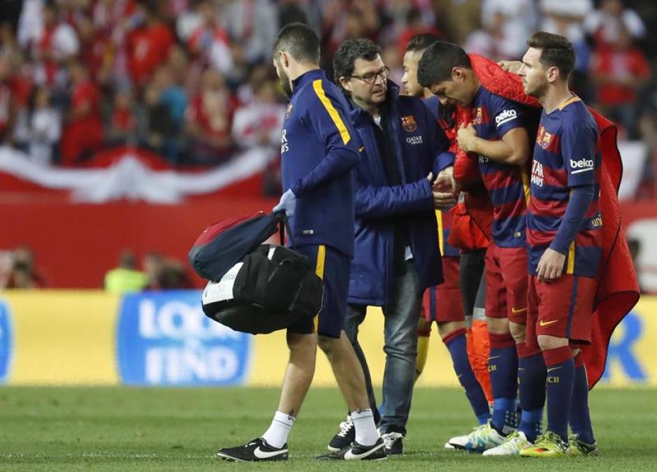 El uruguayo sali&oacute; lesionado en la final de la Copa del Rey. (Foto: EFE) 