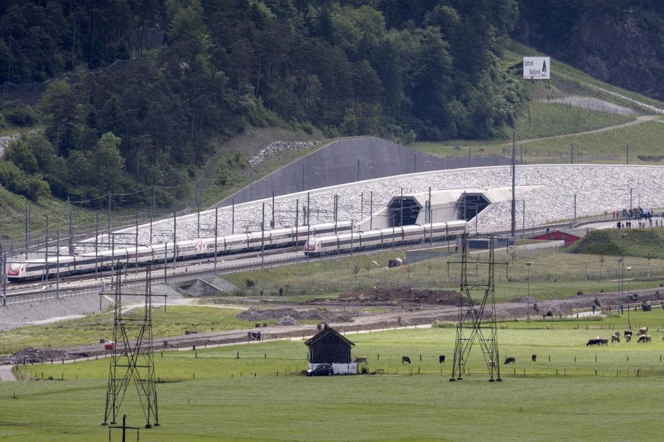 El nuevo t&uacute;nel ferroviario de base de San Gotardo, ubicado en el sur de Suiza, se inaugura para batir dos r&eacute;cords simult&aacute;neamente: el de m&aacute;s largo y de m&aacute;s profundo del mundo. (Foto: EFE)