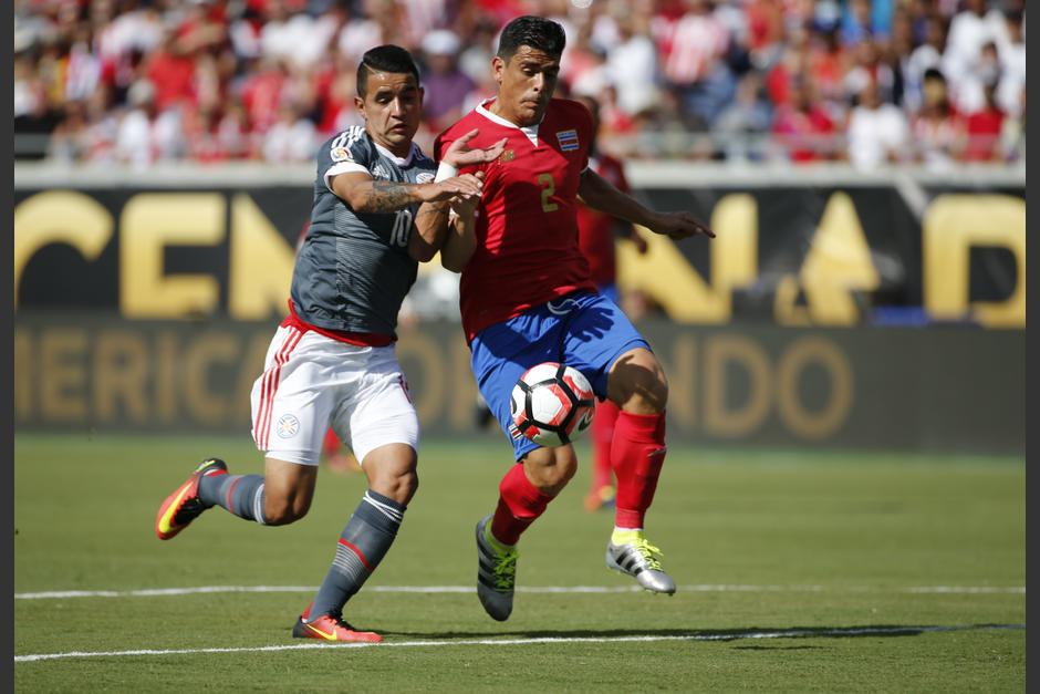 Las selecciones de Costa Rica y Paraguay no pudieron superar la barrera del calor que se vivi&oacute; hoy en Orlando y empataron sin goles en un partido, el segundo de la&nbsp;Copa&nbsp;Am&eacute;rica Centenario, con m&aacute;s intensidad que f&uacute;tbol. (Foto: EFE)&nbsp;