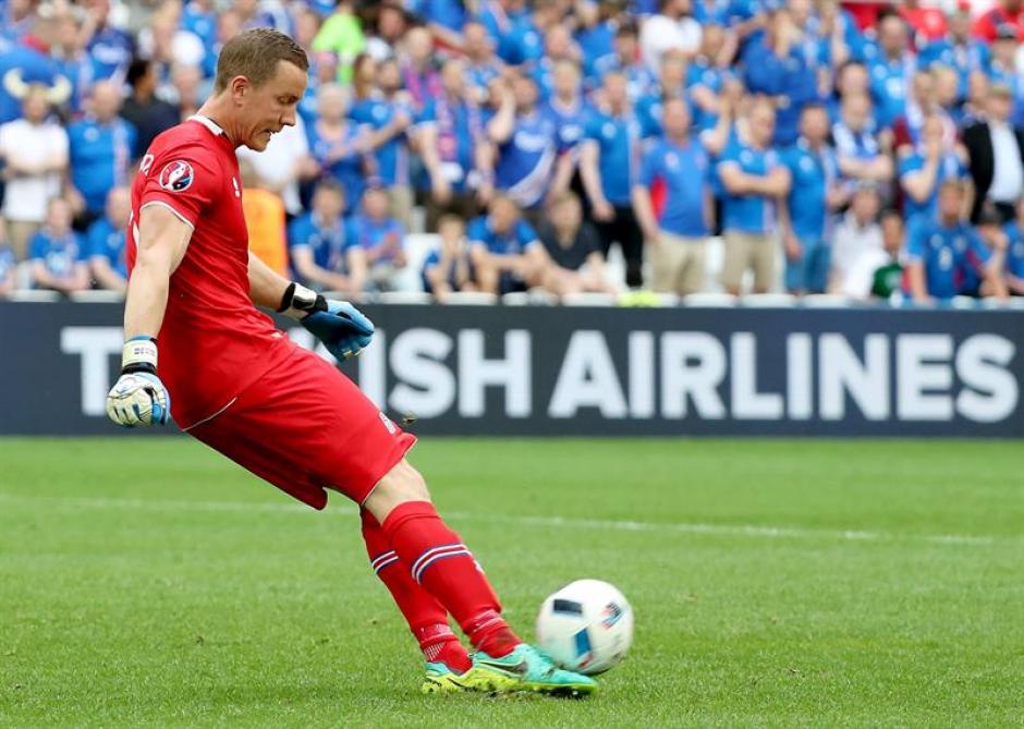 Halld&oacute;rsson es el portero con m&aacute;s paradas hasta ahora 12 (FOTO: Oliver Weiken/EFE)