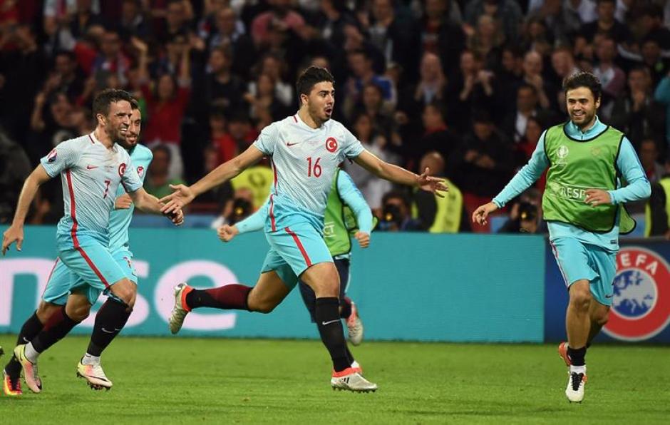 Turqu&iacute;a fue superior a Rep&uacute;blica Checa y se llev&oacute; el triunfo. (Foto: EFE)