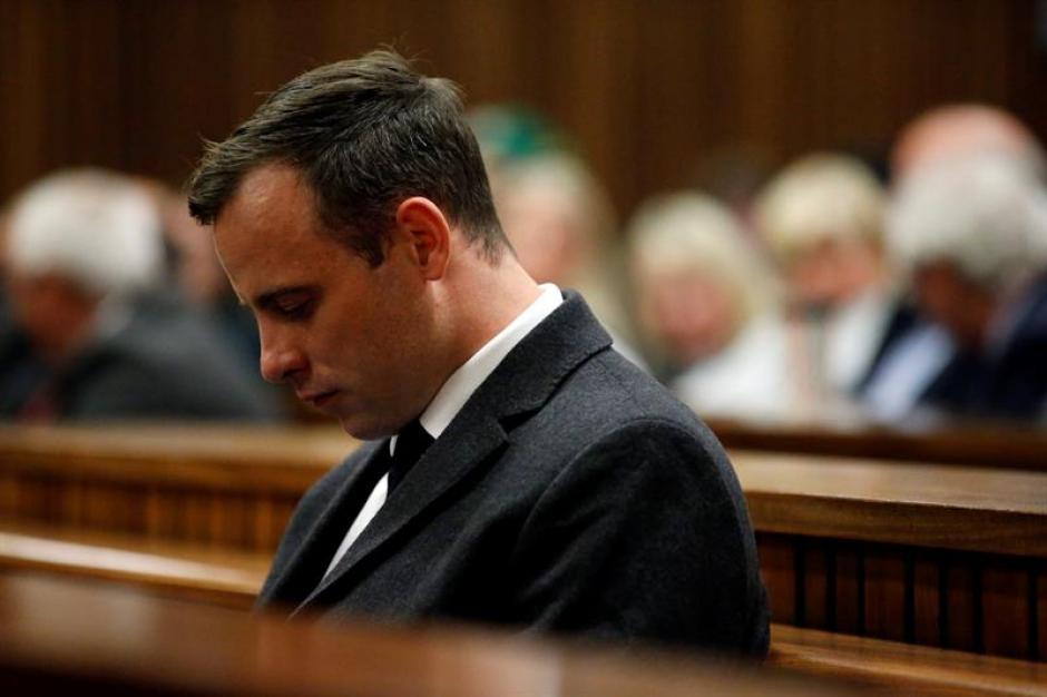 Oscar Pistorius fue condenado a seis a&ntilde;os de prisi&oacute;n por la muerte de su novia Reeva Steenkamp. (Foto: Efe)