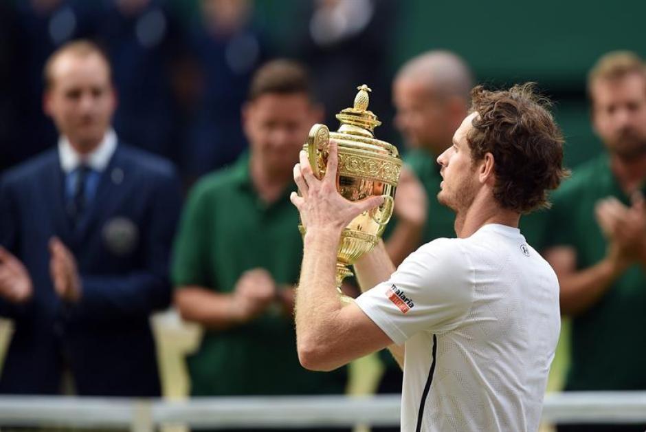 Murray aprovech&oacute; la ausencia de Djokovic para ganar frente a su p&uacute;blico (Foto: EFE)