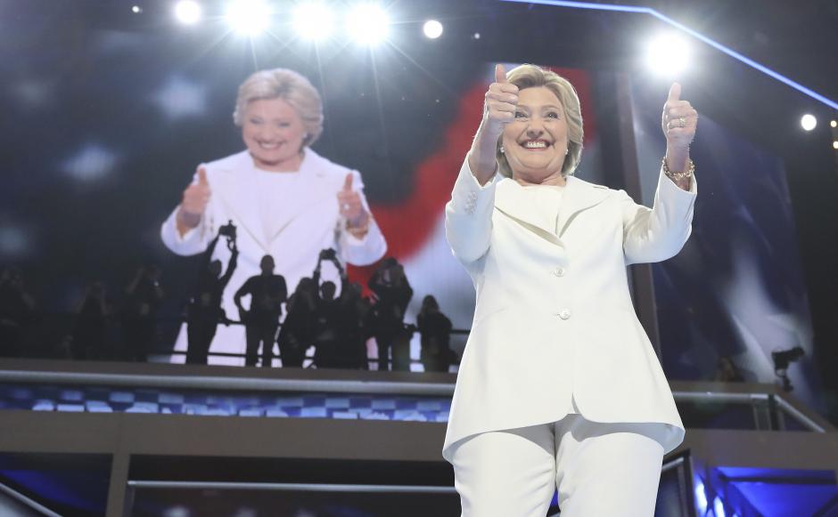 La candidata republicana Hillary Clinton subi&oacute; cuatro puntos en la preferencia general. (Foto: EFE)