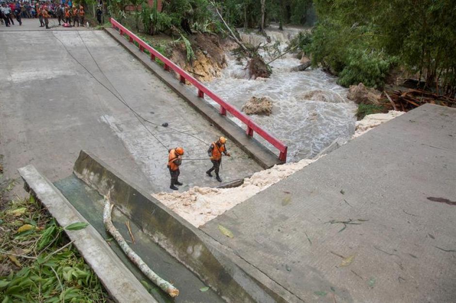 Earl dej&oacute; un puente colapsado en Guatemala. (Foto: EFE)