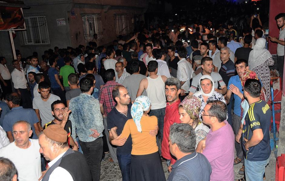 El atentado ocurri&oacute; en la noche del s&aacute;bado durante una boda en Gaziantep, al sureste de Turqu&iacute;a. (Foto: EFE)