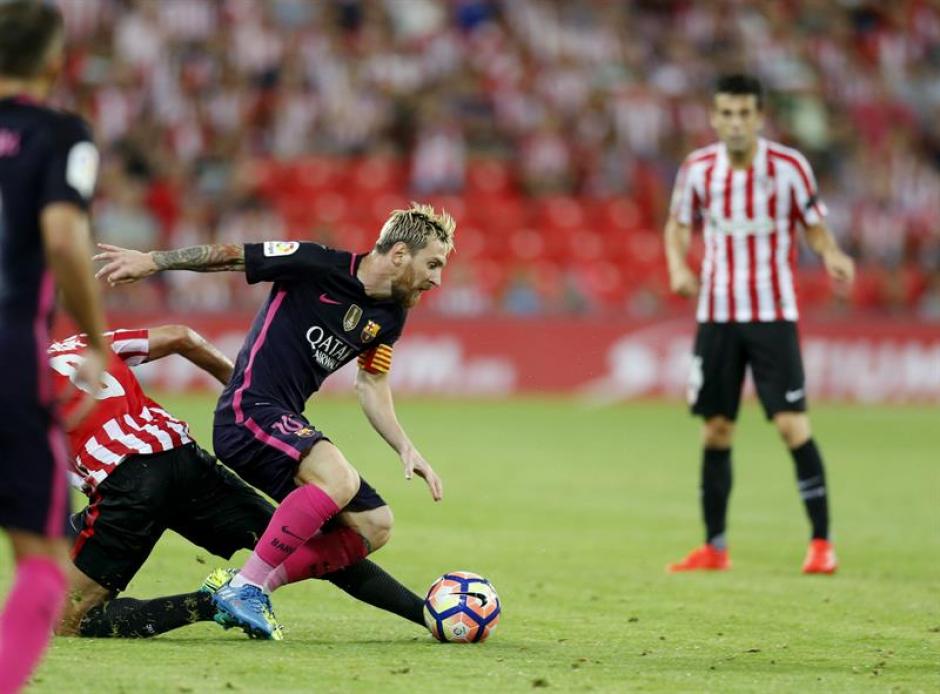 Leo Messi termin&oacute; el partido contra el Athletic con molestias. (Foto: EFE)