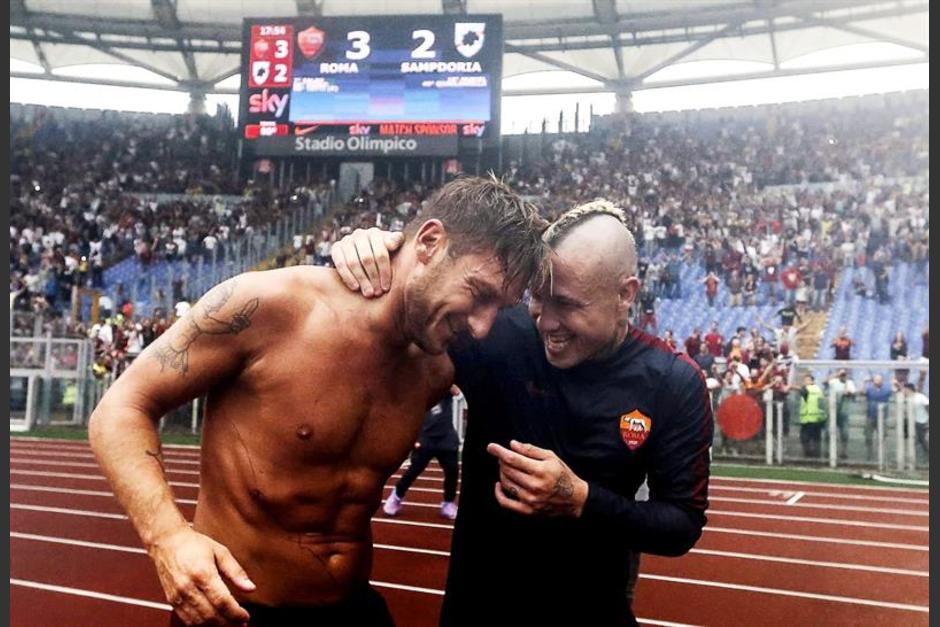 Totti fue el h&eacute;roe de la Roma ante la Sampdoria. (Foto: EFE)