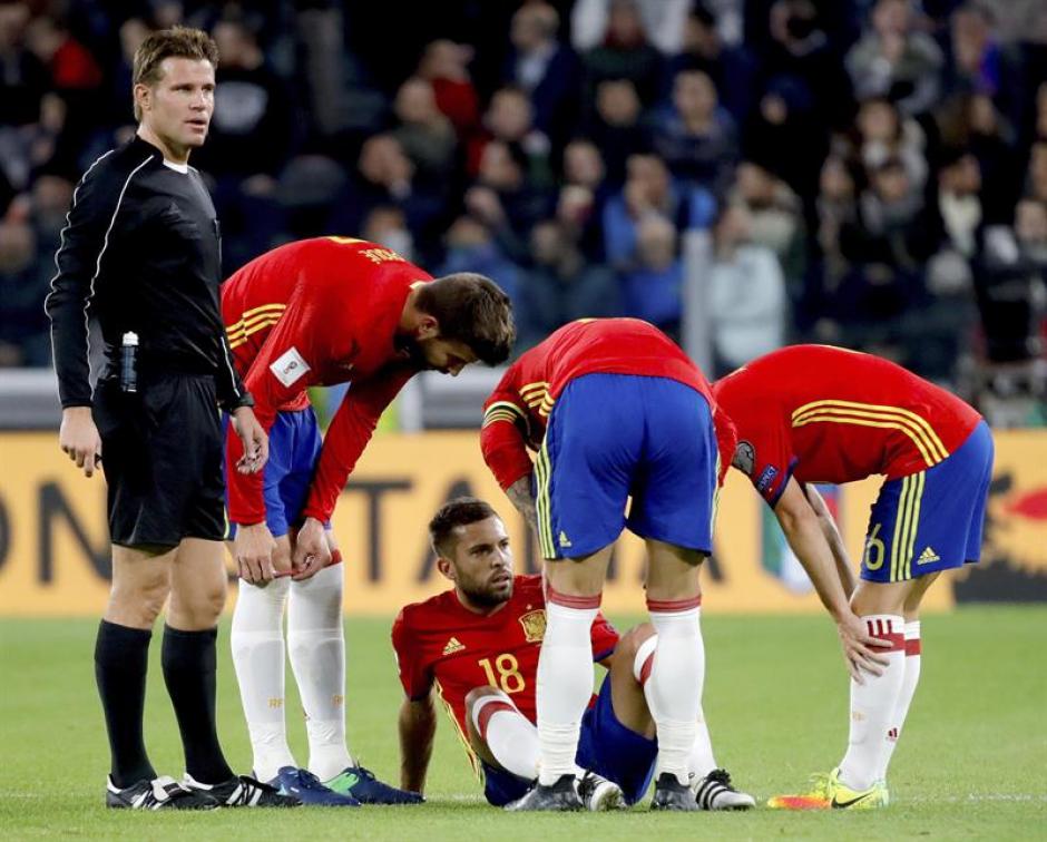 Jordi Alba se lesion&oacute; en el partido ante Italia. (Foto: EFE)