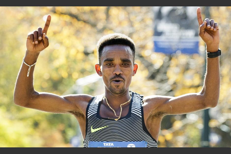 El eritreo Ghirmay Ghebreslassie es el m&aacute;s joven en ganar la Marat&oacute;n de Nueva York en toda su historia. (Foto: EFE)