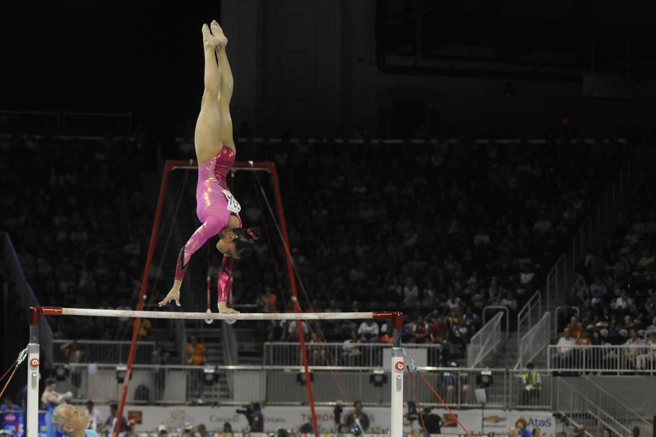 Ana Sof&iacute;a G&oacute;mez durante la prueba final de barras asim&eacute;tricas en Toronto. (Foto: &Aacute;lvaro Yool/Nuestro Diario)