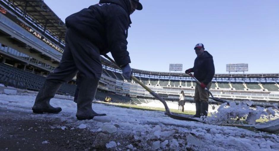 El U.S. Cellular Field de Chicago, casa de los Medias Blancas ha sido azotado por una tormenta y est&aacute; bajo hielo y nieve. (Foto: AFP)