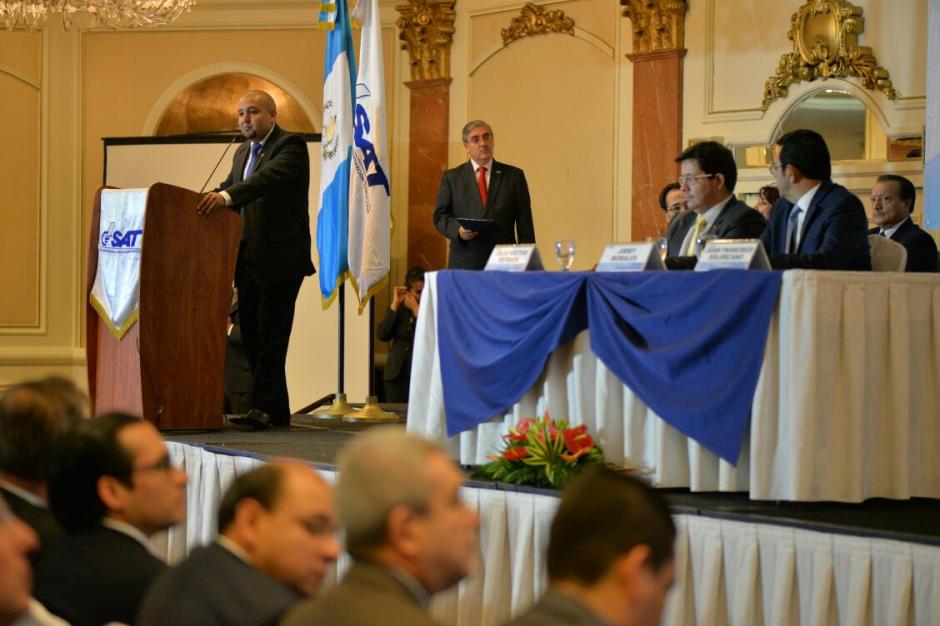 El jefe de la SAT, Juan Sol&oacute;rzano Foppa present&oacute; el informe de gesti&oacute;n de la SAT.  (Foto: Wilder L&oacute;pez/Soy502)