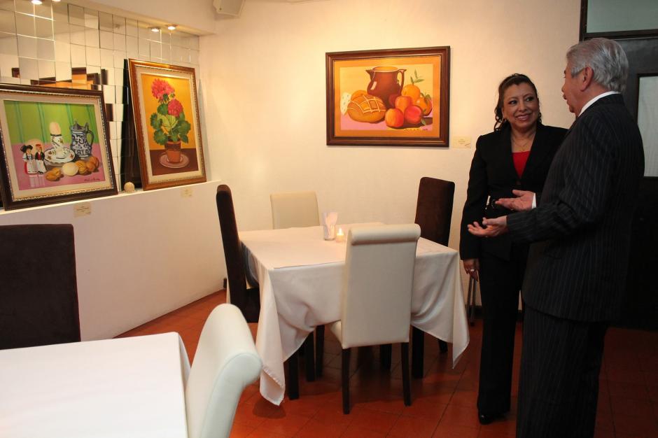 La Registradora con el pintor C&eacute;sar Fortuny. (Foto: Facebook Anabella de Le&oacute;n)