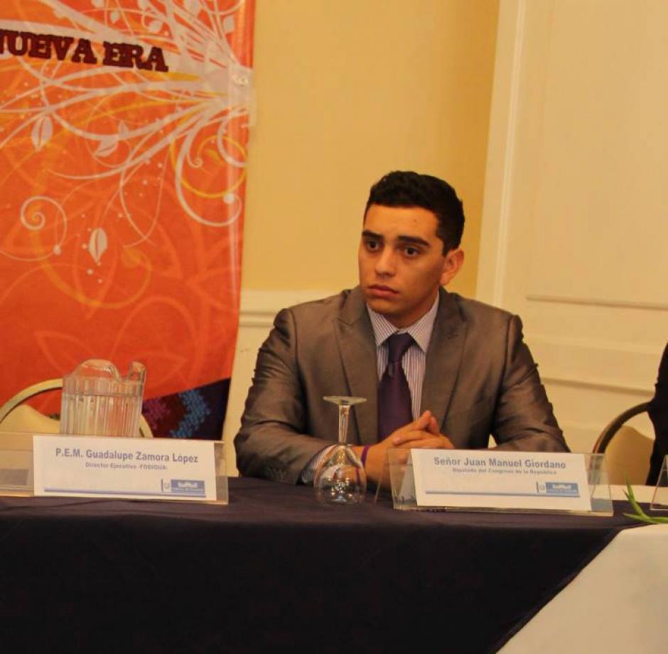 El diputado Juan Manuel Giordano llegó al Congreso gracias a los colores del partido Creo pero ahora ya usa la corbata morada del partido Todos. (Perfil de Facebook de Juan Manuel Giordano).