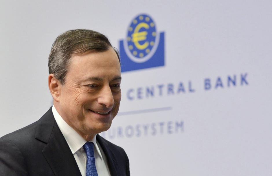 Draghi anuncia el programa de compra de deuda p&uacute;blica y privada por valor de 60 mil millones de euros al mes hasta 2016. (Foto: EFE)