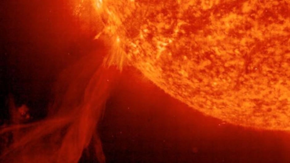 Las erupciones solares liberan una gran cantidad de part&iacute;culas que se dispersan por el Sistema Solar, incluso m&aacute;s all&aacute; de Plut&oacute;n. (Foto: BBC)