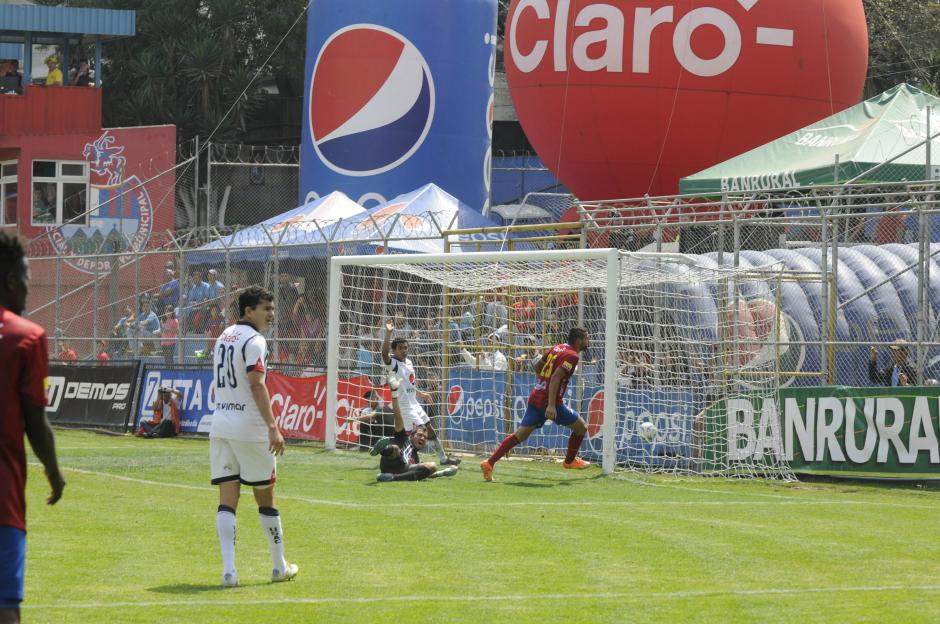 Maximiliano Callorda abri&oacute; la ruta del triunfo escarlata. (Foto: Nuestro Diario)
