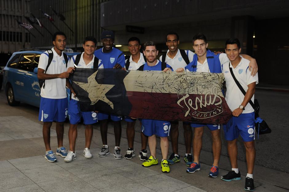 Los seleccionados posaron al llegar a Dallas. (Foto: Alvaro Yool/Nuestro Diario)