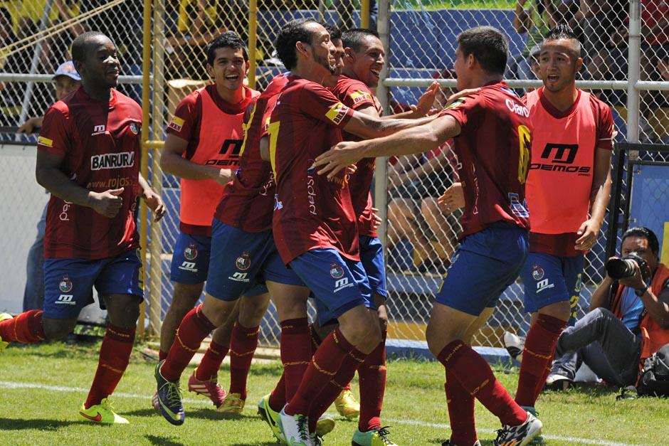 Claudio Albizuris fue el anotador del gol que le dio la victoria a Municipal sobre Marquense. (Foto: Nuestro Diario)