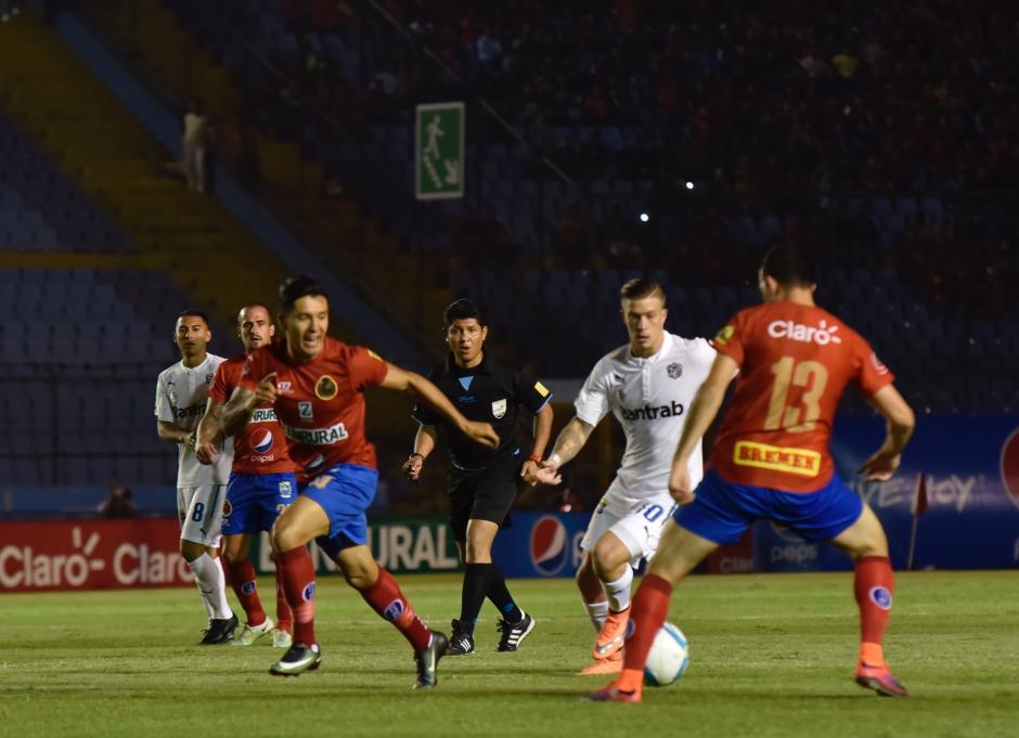 En un primer tiempo disputado los Rojos y Cremas empatan a cero. (Foto: Luis Barrios/Soy502) 