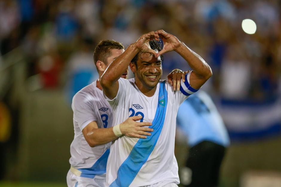 Carlos el "Pescado" Ruiz es el máximo artillero de la Selección Nacional con 59 goles, superó al hondureño Carlos Pavón, que se quedó con 57. Ruiz cumple 36 años este 15 de septiembre y es sin duda el hombre gol de la Azul y Blanco. (Foto: Archivo/Nuestro Diario)