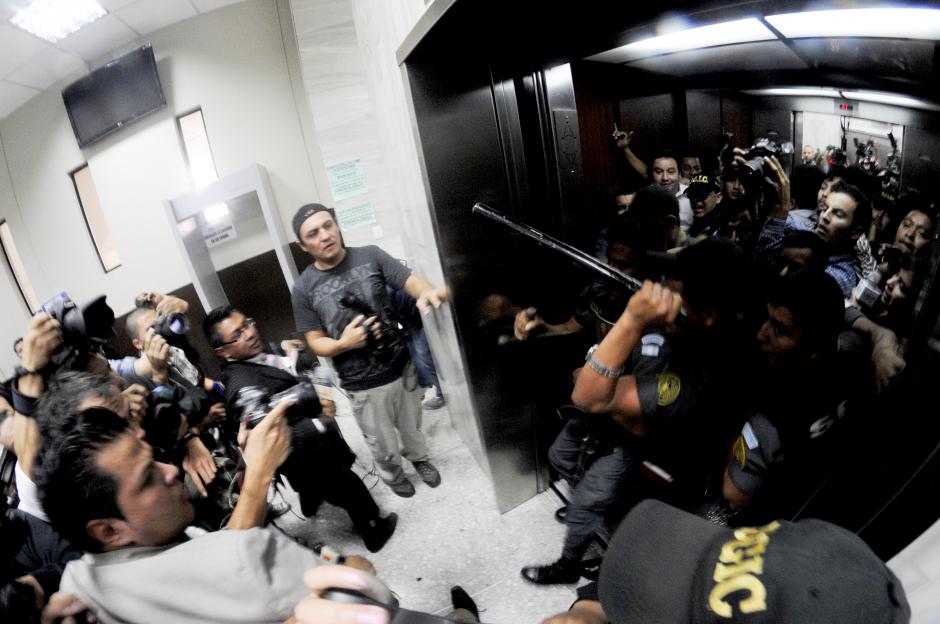 Gobernaci&oacute;n se ha comprometido a investigar la agresi&oacute;n que sufrieron los periodistas que cubr&iacute;an la audiencia de Roberto Barreda, el mi&eacute;rcoles reci&eacute;n pasado. (Foto: Esteban Biba)