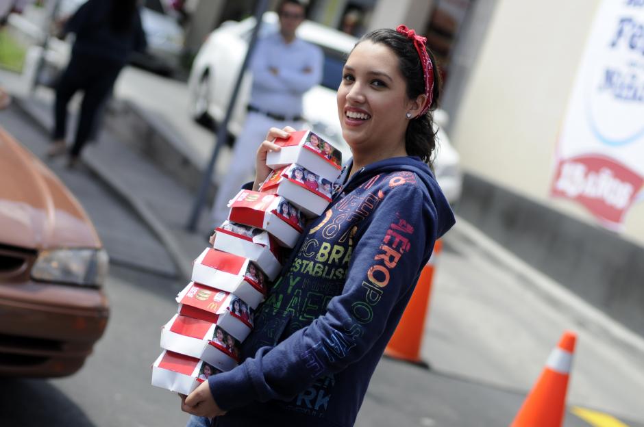 Los guatemaltecos y guatemaltecas asistieron masivamente a los restaurantes para colaborar con las instituciones ben&eacute;ficas.&nbsp;