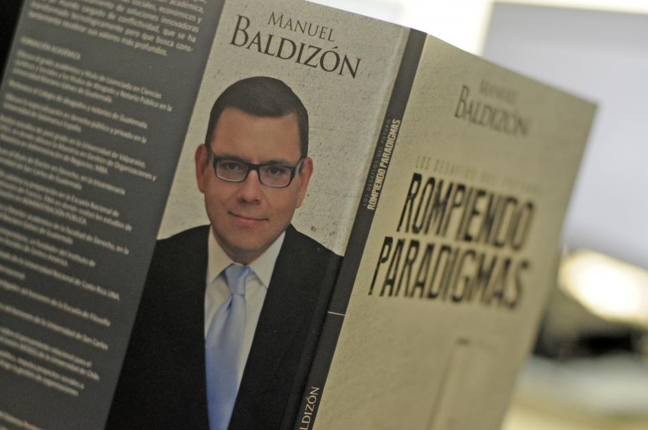 El libro del precandidato presidencial de L&iacute;der fue retirado de los anaqueles de la librer&iacute;a y ser&aacute; reeditado. (Foto: Esteban Biba/Soy502)