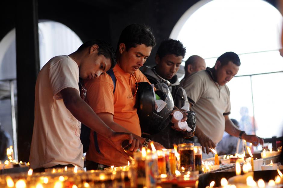 Miles de motociclistas guatemaltecos participaron este s&aacute;bado en una tradicional peregrinaci&oacute;n denominada "Caravana del Zorro", en la que recorrieron 222 kil&oacute;metros de la capital guatemalteca hacia la ciudad de Esquipulas, en el sureste del pa&iacute;s.&nbsp;