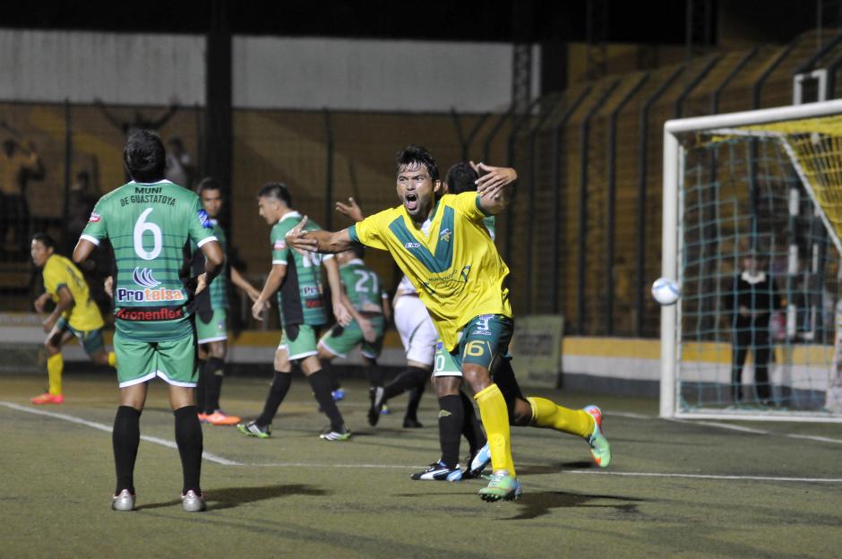 El Deportivo Petapa propin&oacute; la primera goleada del torneo Apertura 2014. (Foto: Nuestro Diario)