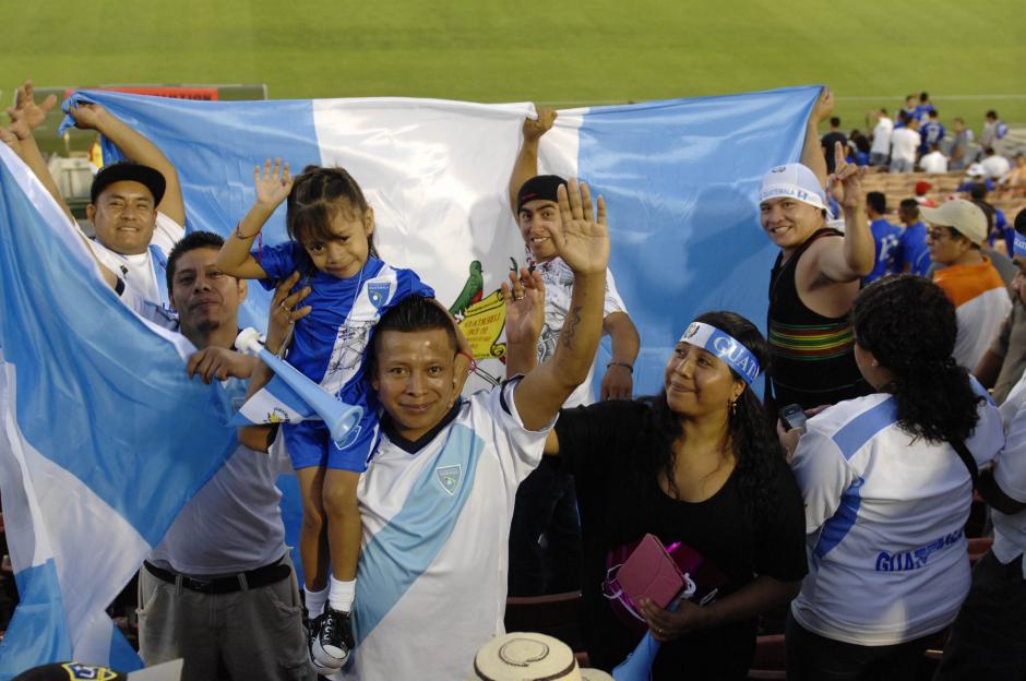 El color lo pusieorn los guatemaltecos en los grader&iacute;os. (Foto: &Aacute;lvaro Yool/Nuestro Diario)