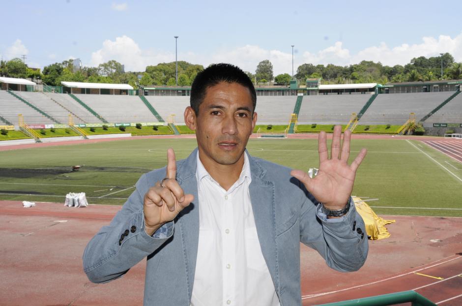 Rigoberto G&oacute;mez se retir&oacute; como quer&iacute;a "siendo hexacampe&oacute;n", en su carrera gan&oacute; 16 t&iacute;tulos con los albos. (Foto: Soy502)