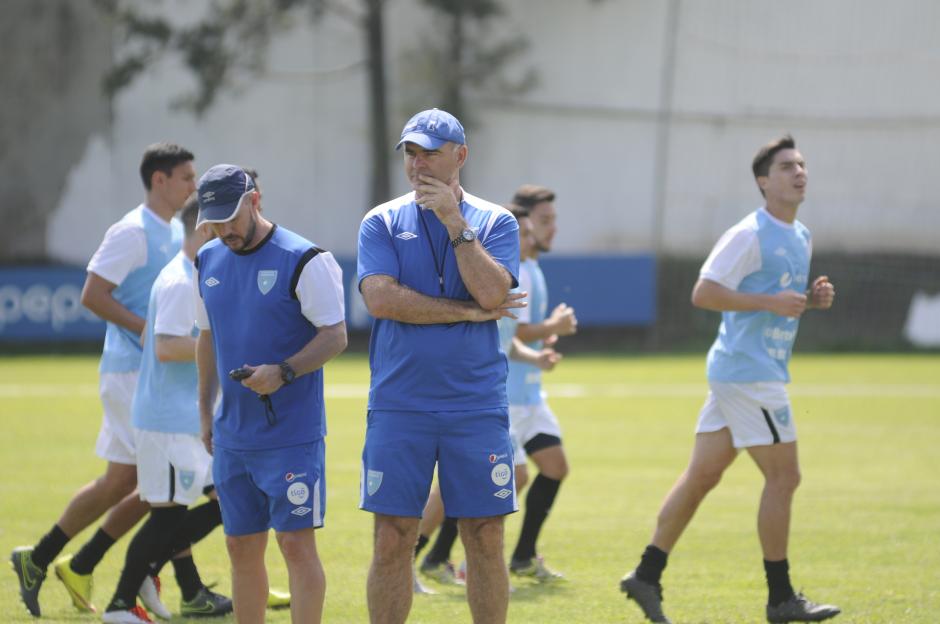 Iv&aacute;n Franco Sopegno estuvo sonriente en la pr&aacute;ctica de este viernes. (Foto: Pedro Pablo MIjangos/Soy502)