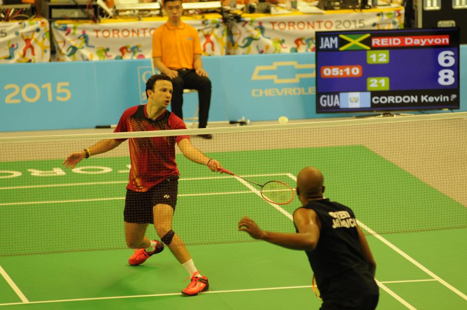 Kevin Cord&oacute;n demostr&oacute; su nivel y derrot&oacute; con comodidad al jamaicano Dayvon Reid, dos sets a cero (21-12 y 21-16). (Foto: Pedro Pablo Mijangos/Soy502)