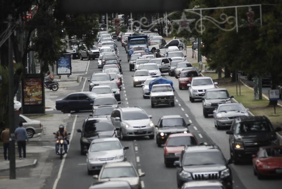 El corte del servicio el&eacute;ctrico provoc&oacute; atascos viales en varias zonas de la capital al apagarse los sem&aacute;foros. &nbsp;(Foto: Jes&uacute;s Alfonso/ Soy502)