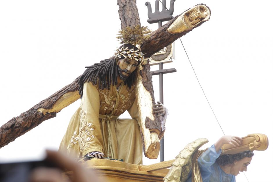Procesi&oacute;n de Jes&uacute;s de la Ca&iacute;da de San Bartolom&eacute; Becerra recorre las calles de Antigua Guatemala. (Foto: Fredy Hern&aacute;ndez/Soy502)