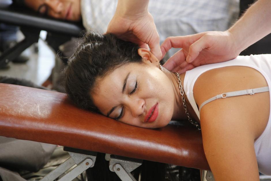 La satisfacci&oacute;n se observaba en el rostro de varias personas que agradecieron el gesto de los m&eacute;dicos extranjeros.&nbsp;(Foto: Rolando Alvarado/Soy502)