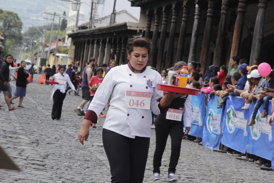 La Carrera de las Charolas re&uacute;ne a decenas de trabajadores del sector tur&iacute;stico de la Antigua Guatemala. (Foto: Fredy Hern&aacute;ndez/Soy502)