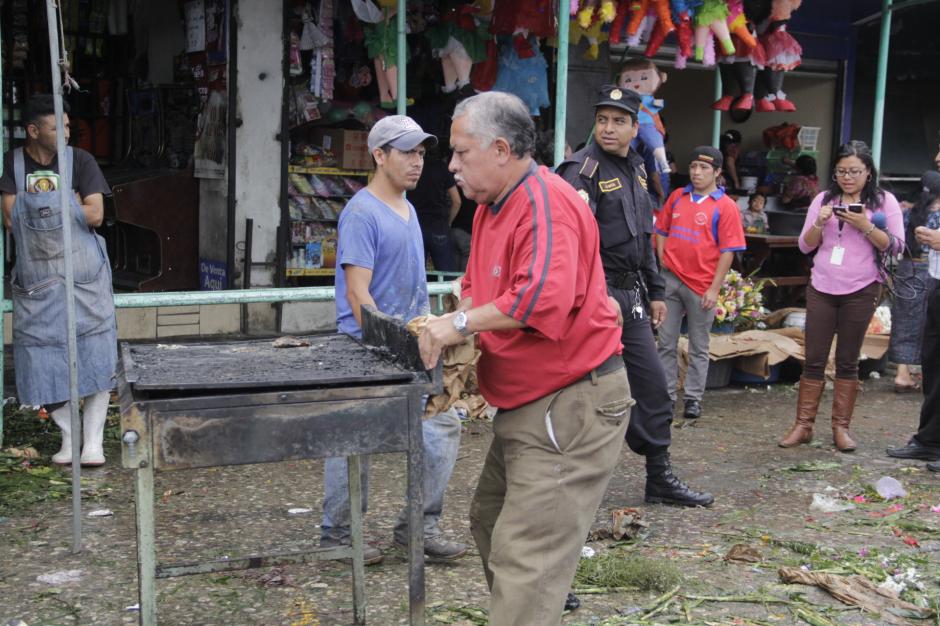 Al parecer, la causa del incendio fue una manguera ropa de un tambo de gas. (Foto: Fredy Hern&aacute;ndez/Soy502)