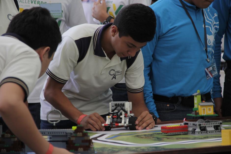 Los estudiantes del Colegio Continental Americano fueron los ganadores de la categor&iacute;a Junior-High, donde eran exigidos por los jueces que calificaron a cada equipo. (Foto: Fredy Hern&aacute;ndez/Soy502)