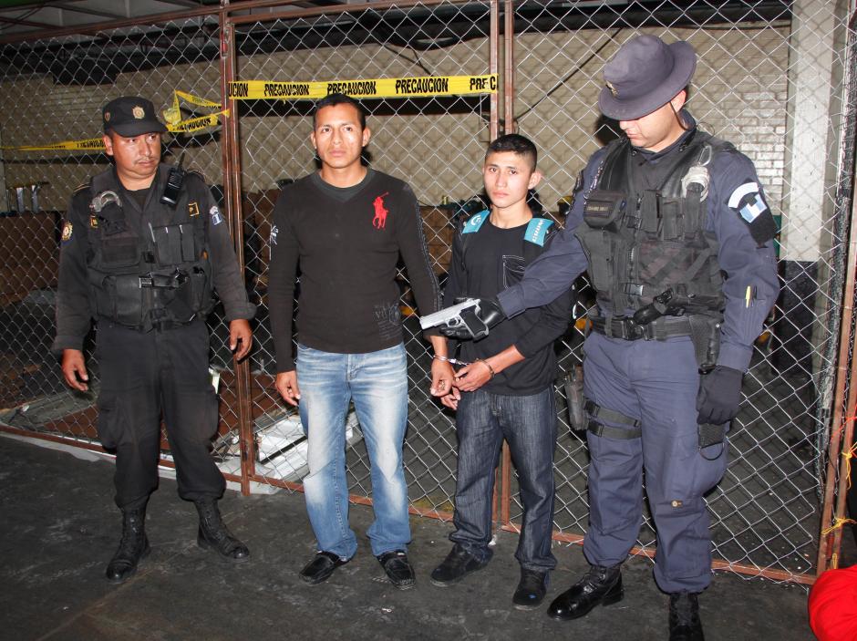 Carlos Enrique Pop Laj de 22 a&ntilde;os y Richard Chuta Garc&iacute;a de 20, son militares en activo y brindaban apoyo en seguridad ciudadana a la PNC en el destacamento militar de Antigua Guatemala. (Foto:PNC)&nbsp;