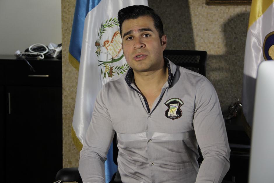 El alcalde Neto Bran dijo que hay varias empresas que exigen el pago de deudas adquiridas en las administraciones anteriores. (Foto: Fredy Hern&aacute;ndez/Soy502)