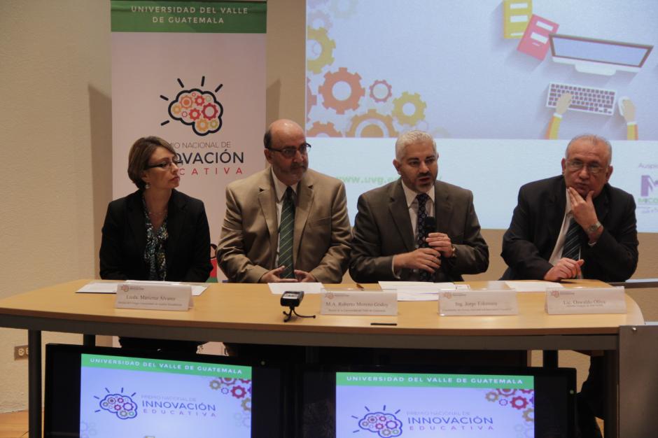 Los representantes de la Universidad del Valle explican el aporte de este certamen educativo a la comunidad docente del país. (Foto: Fredy Hernández/Soy502)